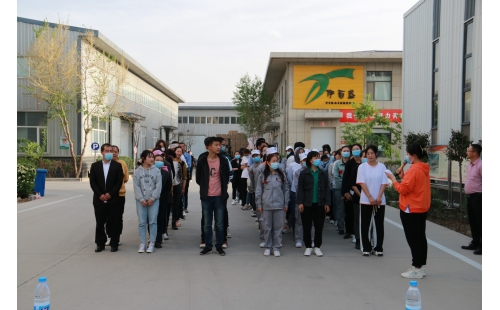 “旋轉(zhuǎn)乾坤，指彈天下”