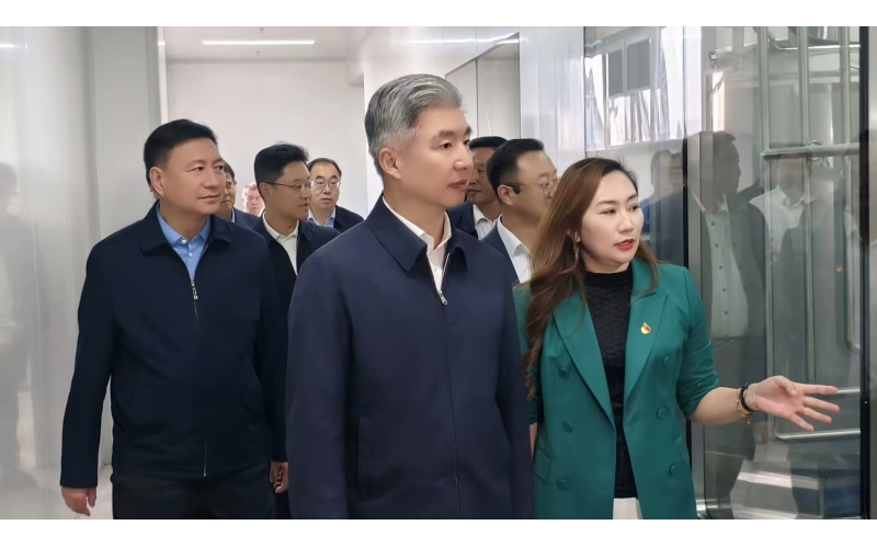 自治區(qū)黨委副書記莊嚴(yán)，自治區(qū)農(nóng)業(yè)農(nóng)村廳黨組書記、廳長(zhǎng)王建一行蒞臨企業(yè)調(diào)研