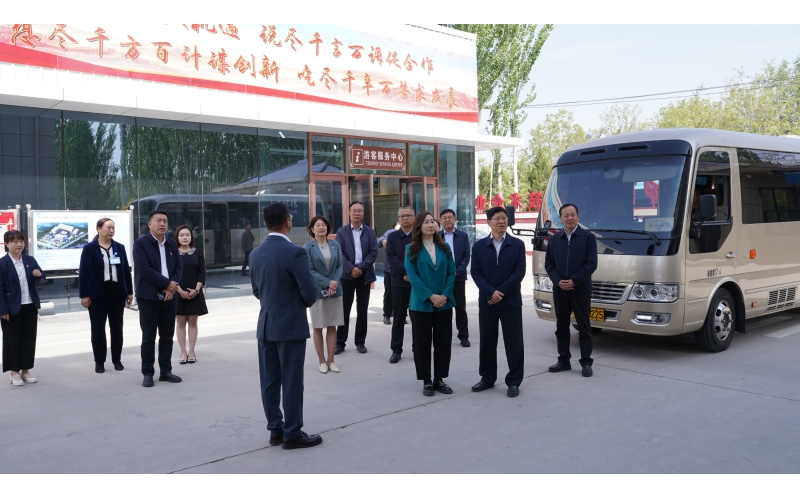 自治區(qū)人大常委會(huì)副主任、總工會(huì)主席沈左權(quán)率領(lǐng)自治區(qū)人大督查調(diào)研團(tuán)，蒞臨銀川伊百盛調(diào)研